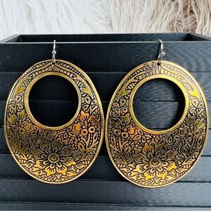 Vintage aged Bronze tone etched flower weighted bohemian chic pierced earrings